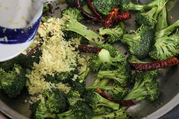 Spicy Garlic Shrimp and Broccoli Sir Fry